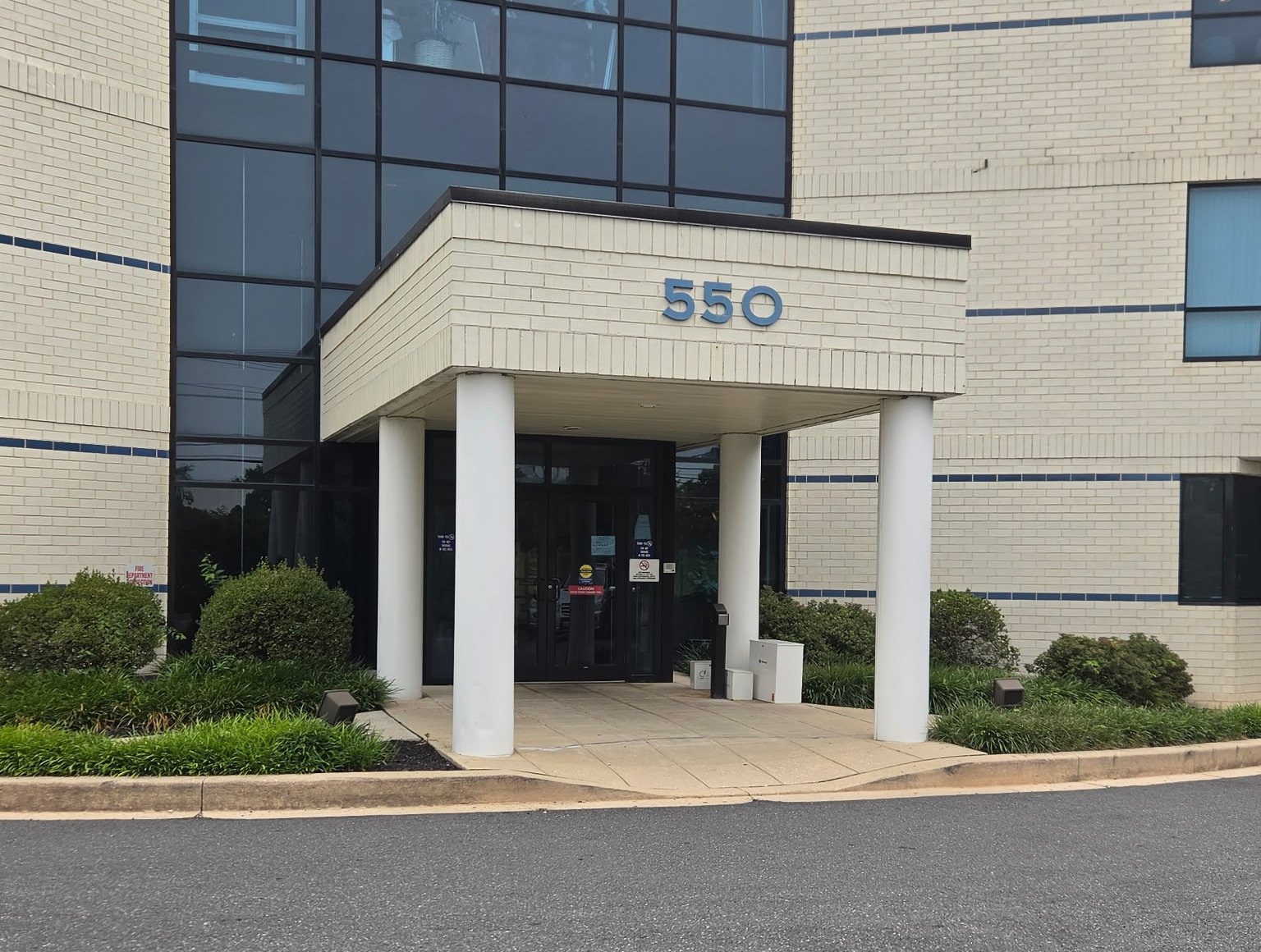 The landscaped entrance and front walk of the 550 White Clay Medical Building